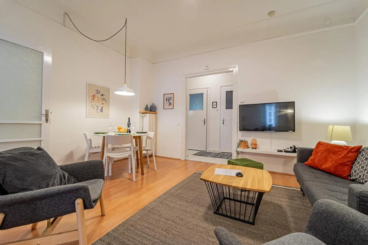 Central&Cozy Balcony!3Bdr 2Bth Budapeste 0*,  Hungria