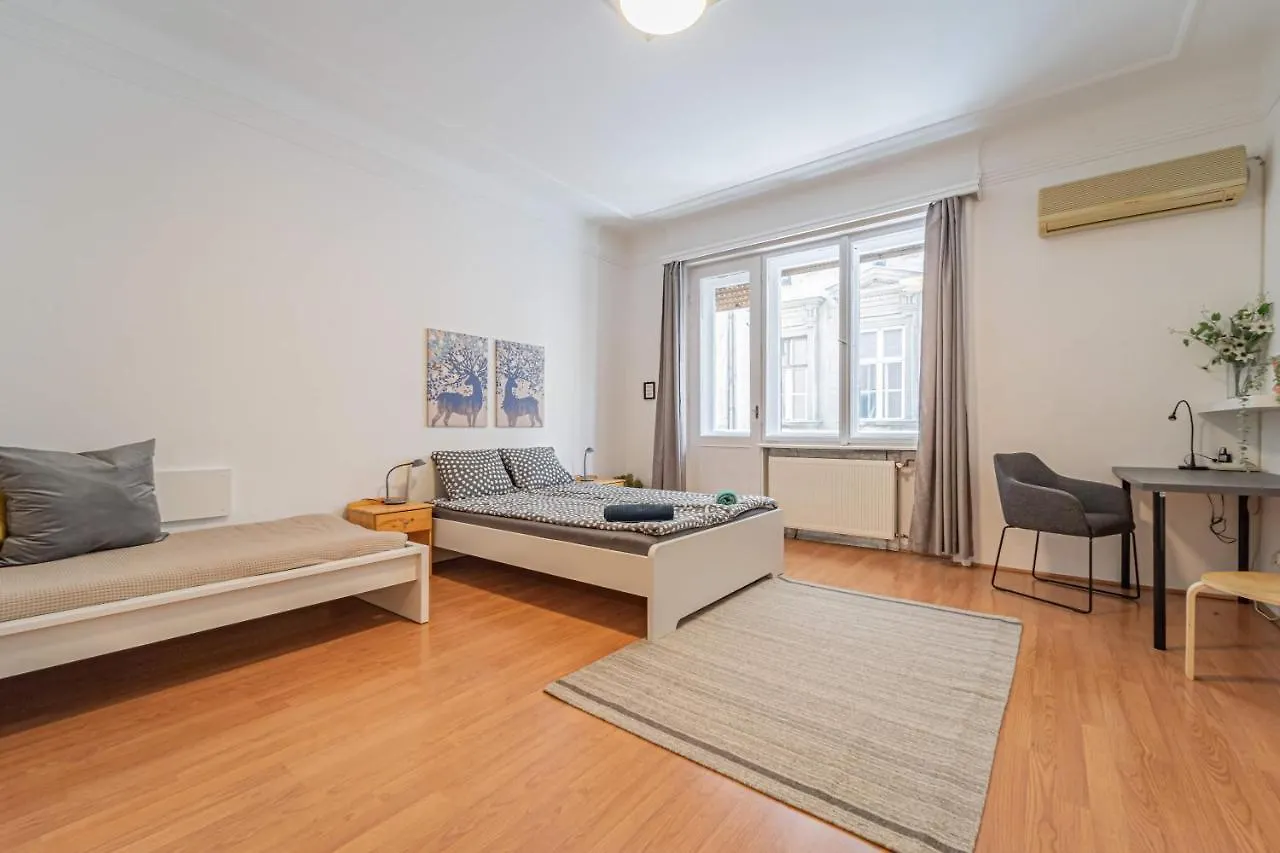 Central&Cozy Balcony!3Bdr 2Bth Budapest 0*,  Hungary