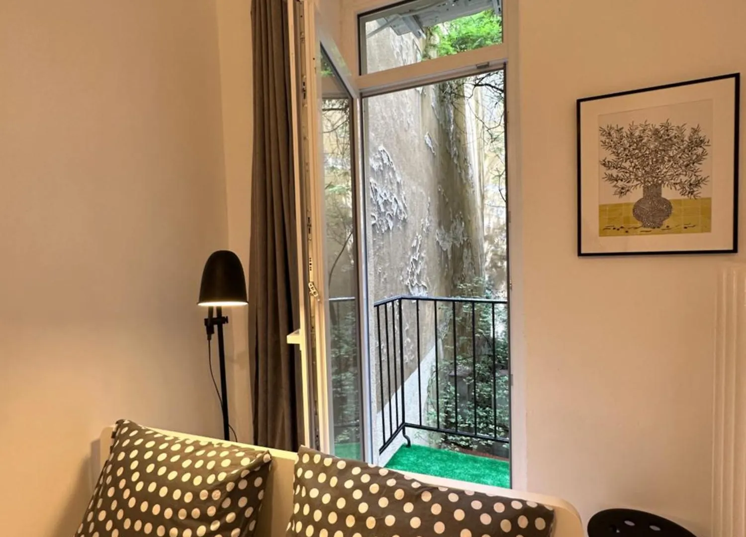 Central&Cozy Balcony!3Bdr 2Bth Budapest 0*,